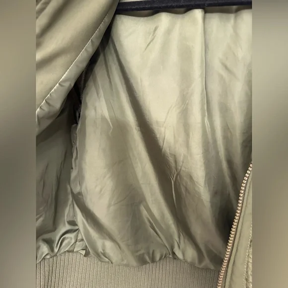 Frye and Co. Lightweight Sherpa Quilted Green Bomber Jacket - Picture 10 of 11